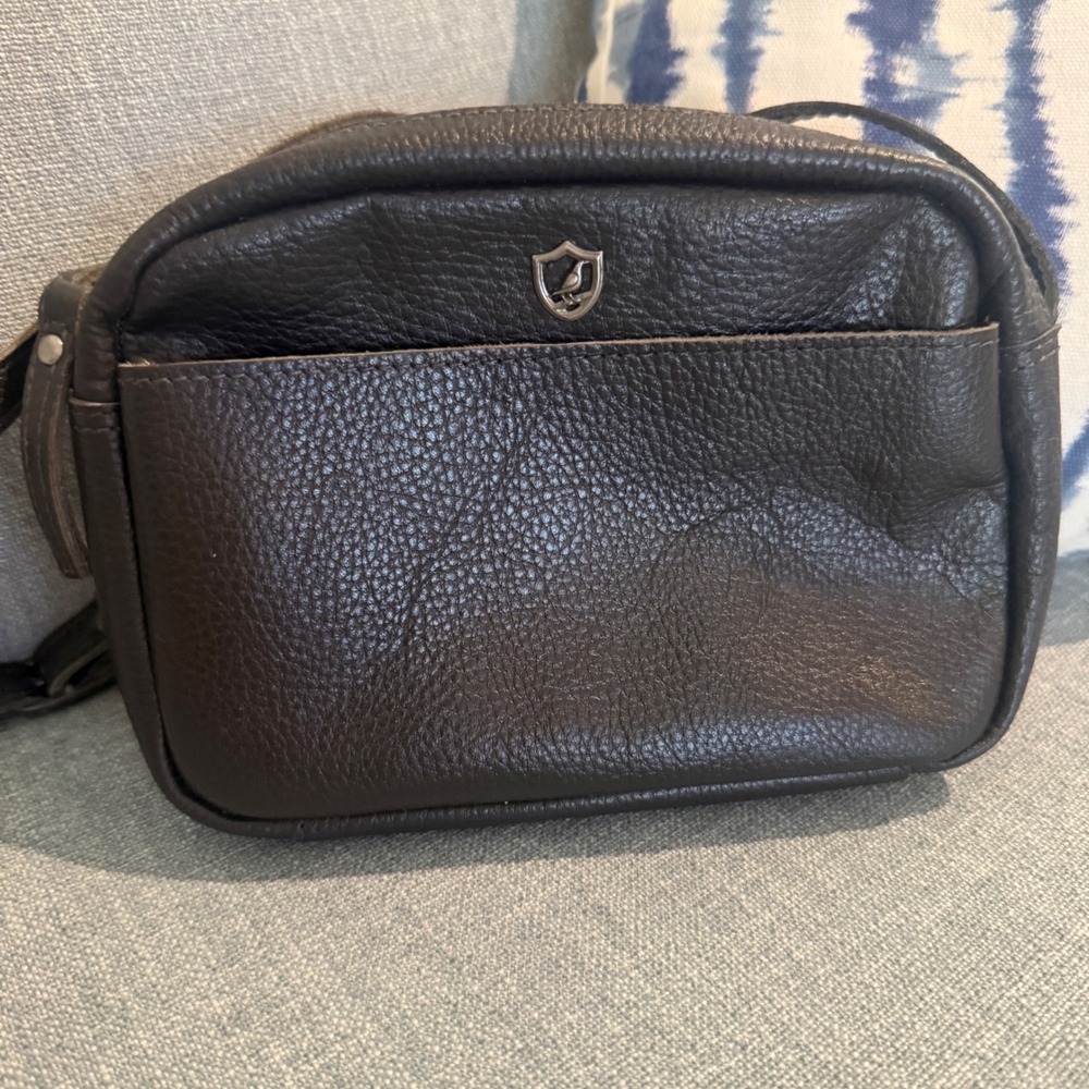 Cochor rich Pebbled Leather Rich Black Crossbody Camera Bag‎ Silver Shield Logo